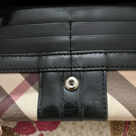 Burberry patent leather wallet - Picture 8 of 9